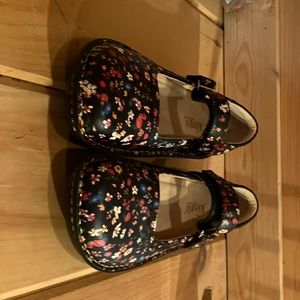 Algeria shoes new in box